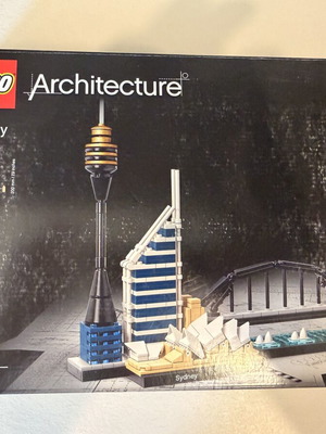 LEGO Architecture Sydney 21032 set with box and booklet