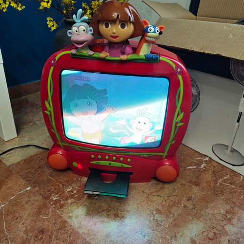 Dora the Explorer CRT TV used with DVD and remote control