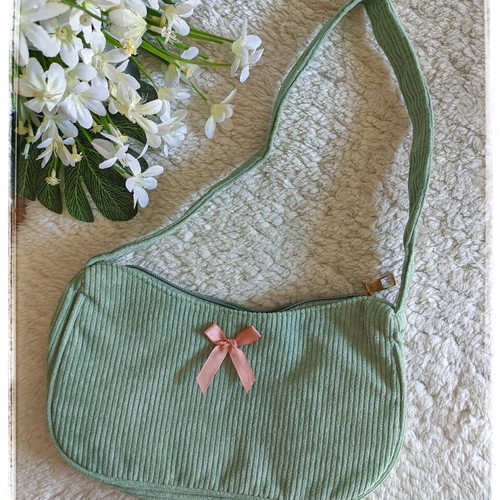 Green shoulder bag with pink bow like new, reworked