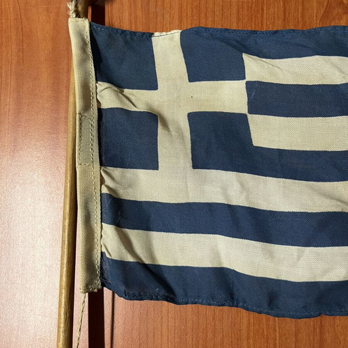 Επιτραπέζιο ελληνικό σημαιάκι μεταχειρισμένο, 15x24 εκ, ύψος 44 εκ
