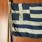 Επιτραπέζιο ελληνικό σημαιάκι μεταχειρισμένο, 15x24 εκ, ύψος 44 εκ