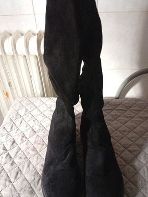 Black boots like new, size 38 with narrow fit