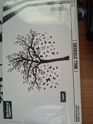 Wall sticker tree with leaves and butterflies