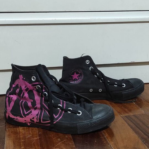 Converse All Star shoes collectible, like new, size 39, black with pink