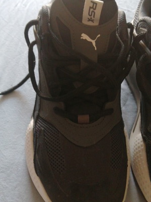 Puma sports shoes size 43, black and white