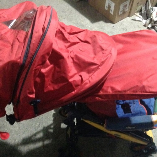 Chicco baby stroller like new with brakes and canopy