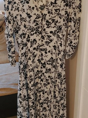 Zara long dress like new, black and white with subtle pattern