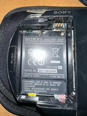 Sony PSP-1004 Fat Black used, complete pack with charger and 2x2GB memory cards