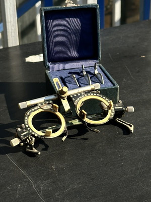 Oculus Universal Trial Frame vintage optometry set used with lenses and case