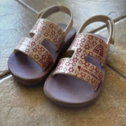 Ipanema kids sandals used size 24 purple with visible marks