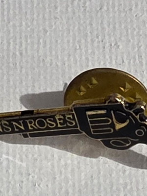 Guns N' Roses pin badge