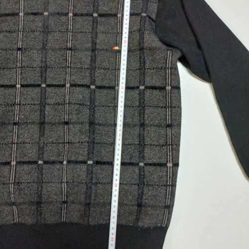 Winter sweater medium / large like new, black and gray
