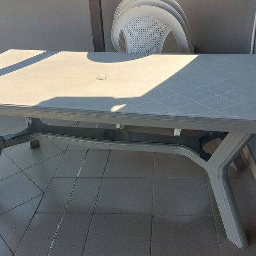 Rectangular plastic table like new, light gray, 175 x 90 x 74 cm