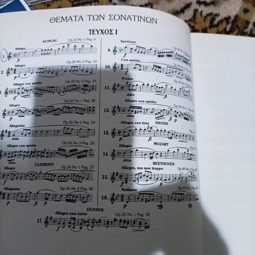 Sonatinas album book for piano like new