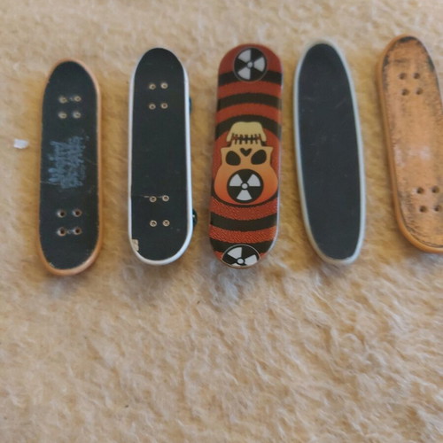 Finger skateboard used, pack of 11 with equipment