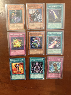 Σετ 9 κάρτες Yu-Gi-Oh!! σαν καινούργιο, κάποιες με σημάδια χρήσης