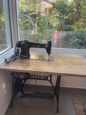 Singer sewing machine collectible used