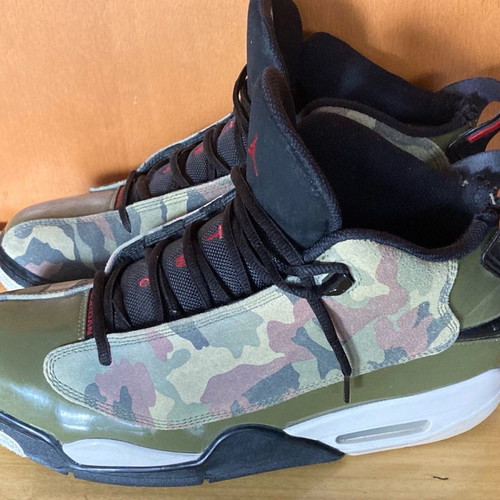 Jordan Dub Zero Olive Camo athletic shoes used, size 44