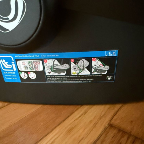 Coccolle Knox baby car seat 40-87cm like new
