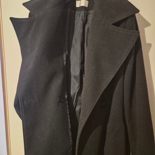 Black coat like new with belt and pockets, size XL