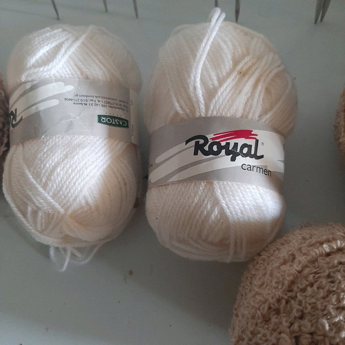 Knitting set used with needles and yarn