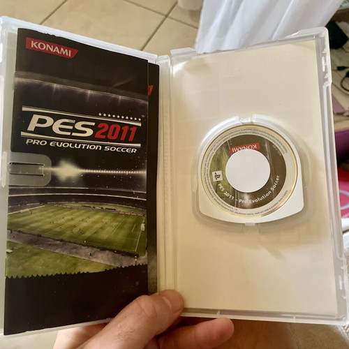 PES 2011 for PSP used, with case and manual