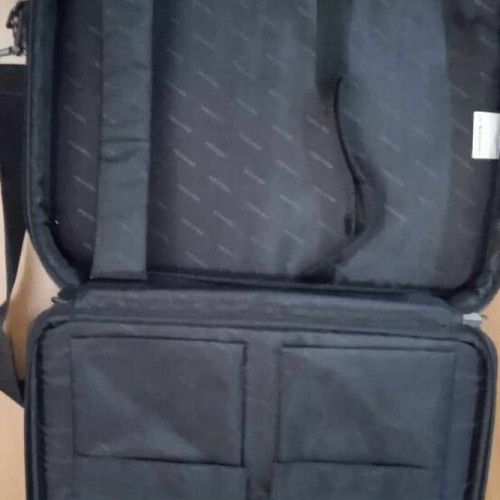 Τσάντα laptop μεταχειρισμένη, μαύρη σε άριστη κατάσταση