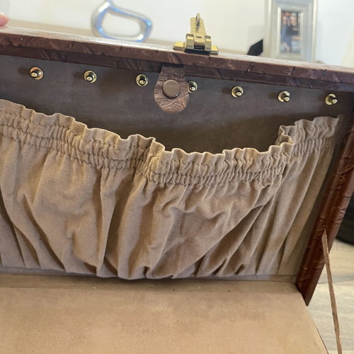 Leather Jewelry Box 100% like new with compartments and mirror