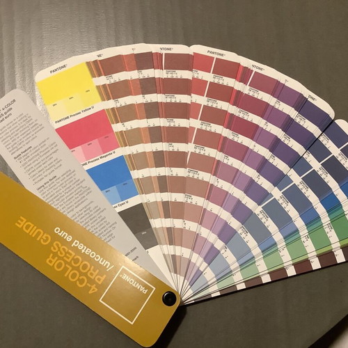 Pantone professional graphic designer bag like new with 7 Pantone guides
