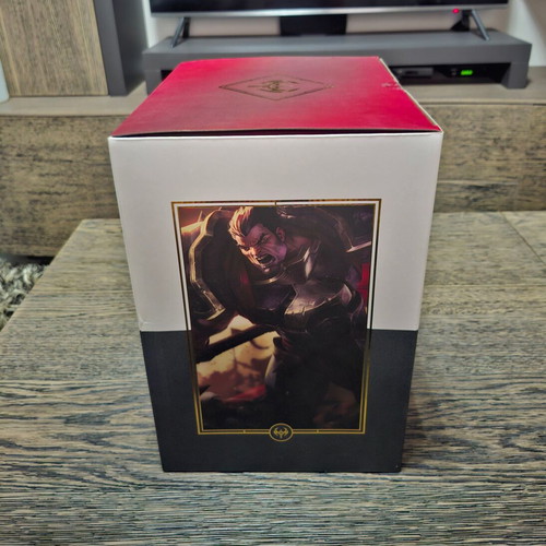 Darius XL figure from League of Legends 35cm like new with box