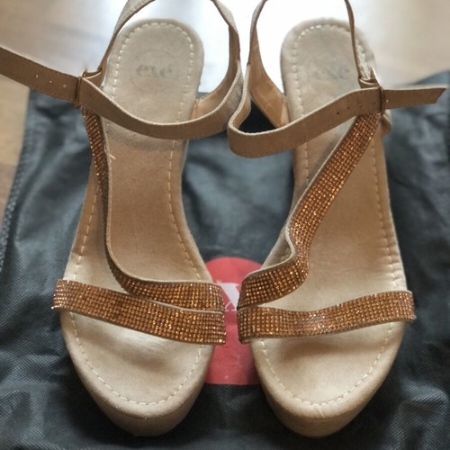 Exe platform sandals nude pink suede with rhinestones size 39 like new