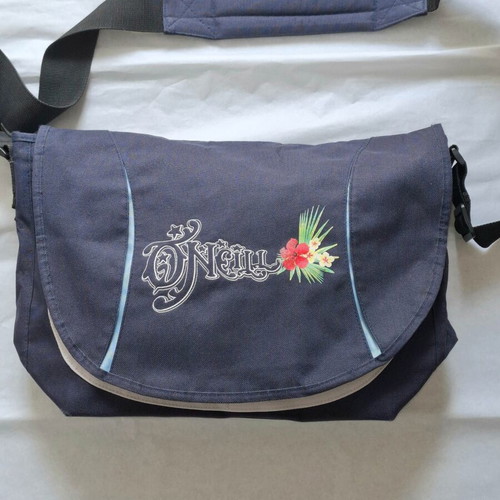 O’Neill blue messenger bag like new