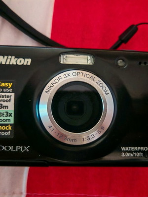 Nikon S30 αδιάβροχη ψηφιακή φωτογραφική μηχανή σαν καινούργιο με θήκη και κάρτα μνήμης