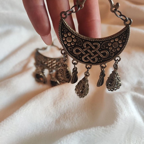 Boho Indian carved dangling earrings new