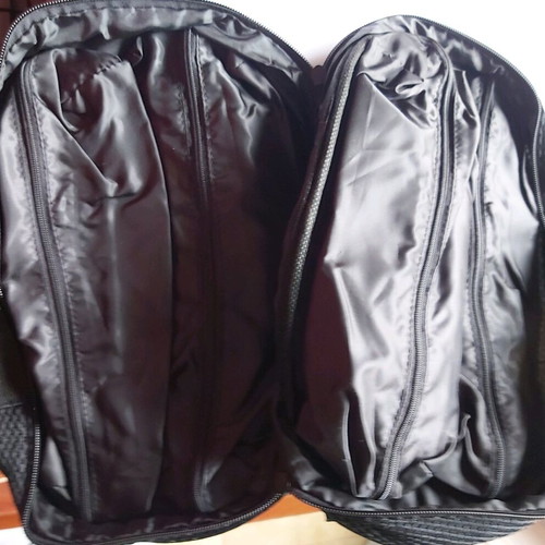 Elle toiletry bag like new, black, versatile with large capacity