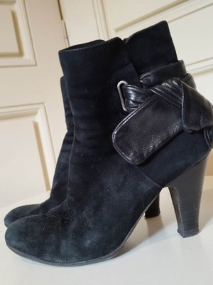 Black leather JB Bournazos ankle boots used, size 36
