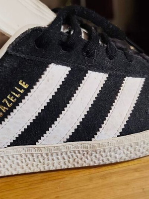 Adidas Gazelle women's athletic shoes used, size 38.5, black