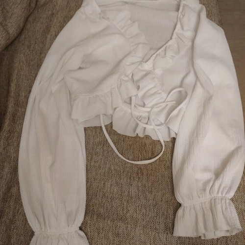 Zara blouse with ruffles and long sleeves, size L, like new