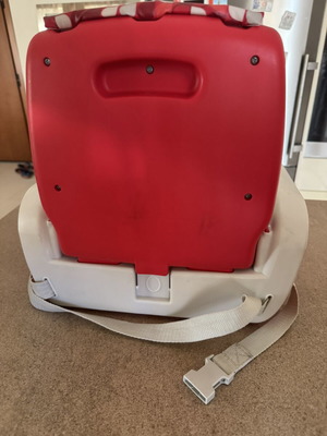 Baby chair like new, red color for all babies