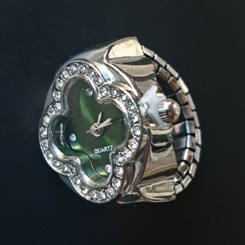 Quartz four-leaf clover ring watch with crystals, silver bracelet, green dial like new