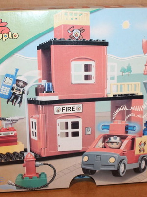 Lego Duplo 4664 Fire Station used, missing 3 pieces