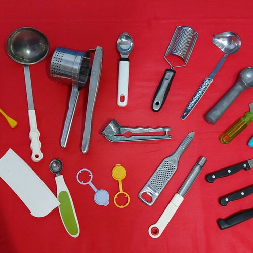 Kitchen tools used, set of 20 pieces with knives