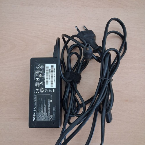 Toshiba PA3714U-1ACA Laptop Charger like new