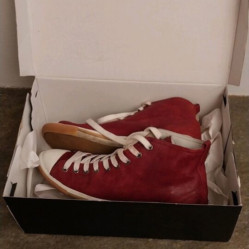 Prada women's leather ankle boots size 40 like new, burgundy
