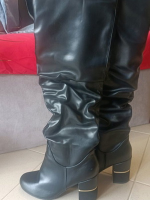 Knee-high boots like new, size 38, black