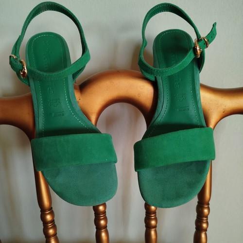 Tamaris green suede sandals size 36, like new