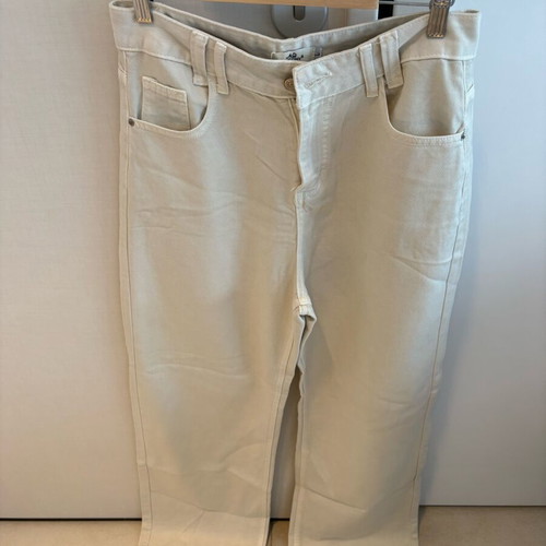 Ivory jeans new, available in medium and large