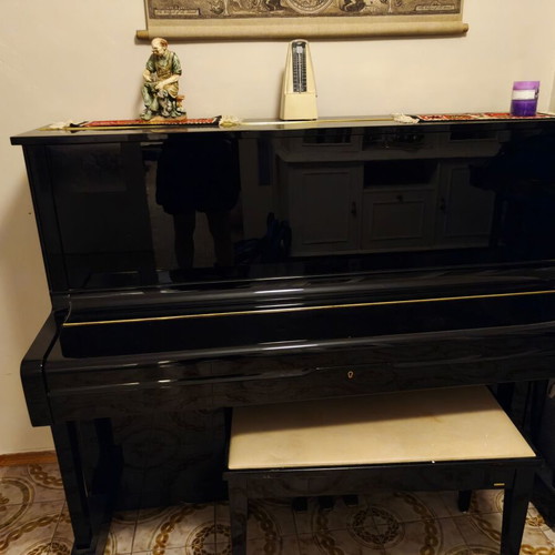 Yamaha piano black slightly used