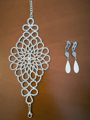Jewelry set bracelet earrings in excellent condition, sparkling