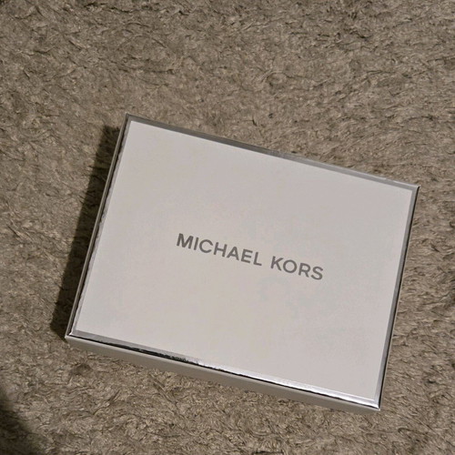 Michael Kors jewelry box like new